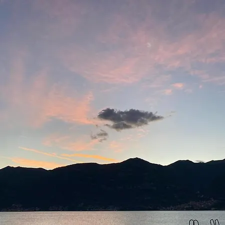 Lake House Near Bellagio Nyaraló